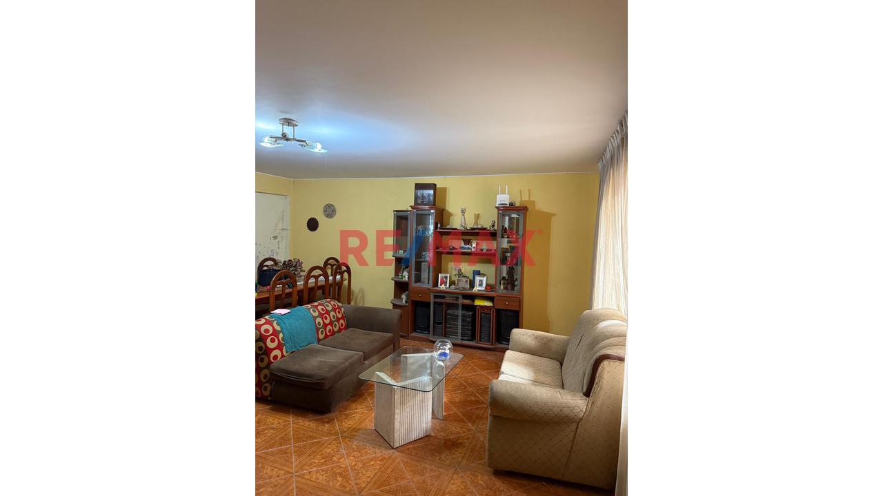 Se Vende Casa De Amplio Terreno En Villa Maria Del Triunfo