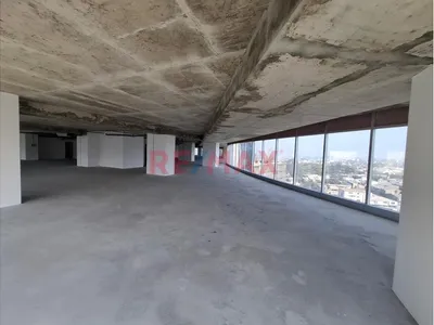 Alquiler Oficina En Edificio More Con Vista Al Golf  Piso 14