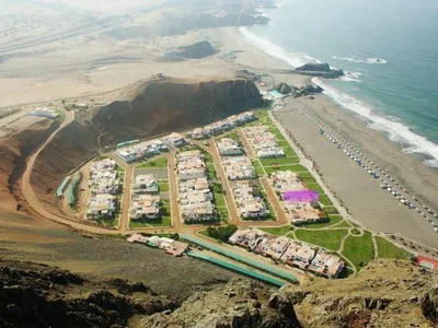 Venta de Casa de Playa en San Antonio - Cañete 5 Dormitorios