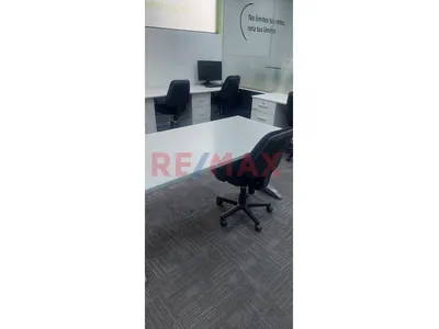 Oficina Amoblada Y Equipada En El Centro Financiero De San Isidro. Son 72 M2 + 1 Estacionamiento
