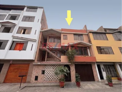 🏡 ¡Amplia Casa De 4 Pisos En Urb. Los Jazmines – Callao!