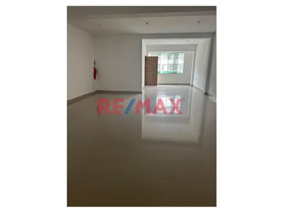 🏢 Local Comercial De 3 Pisos En Alquiler