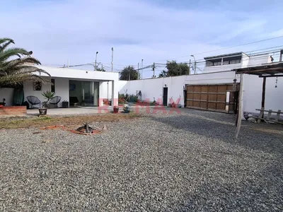 Amplio Terreno Con Casa Tipo Bungalow En Esquina – Playa Los Pulpos, Lurín