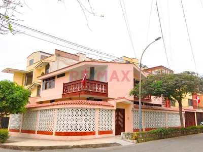 Casa En Alquiler De  266.85 M²| Cercado De Lima – Límite Con Pueblo Libre