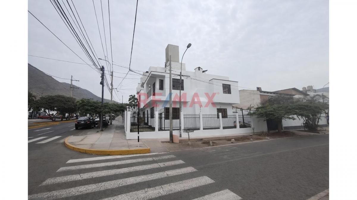 Venta de Casa en La Molina - Lima 4 Dormitorios 