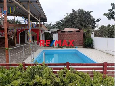 Casa De Campo Con Piscina En Laredo | Transferencia De Acciones Y Derechos / Aprox. 849.54 M²