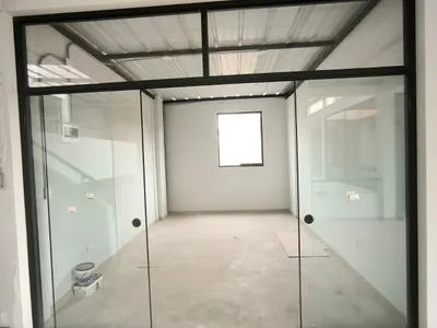 Alquiler De Oficina De Estreno Con Baño
