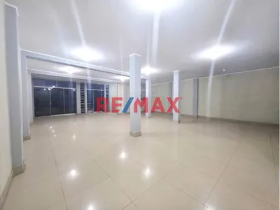 Bajo De Precio Alquiler De Amplio Local Comercial 172 M2  En 2Do Piso En  Ex Av Chulucanas Zona Altamente Comercial