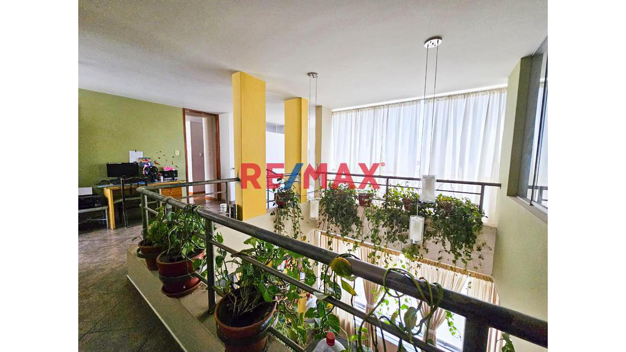 🏡✨ Tríplex Con Terraza En Residencial Lara – Socabaya ✨🏡