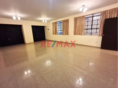 Local Comercial En Alquiler | Primer Piso | Zonificación Rdm | Lince | Excelente Ubicación