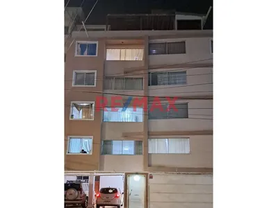 "Venta De Departamento En Primer Piso - Urb. Las Hortencias De California"