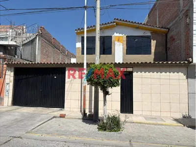 Dos Casas Independientes En Un Mismo Terreno En Jlbyr