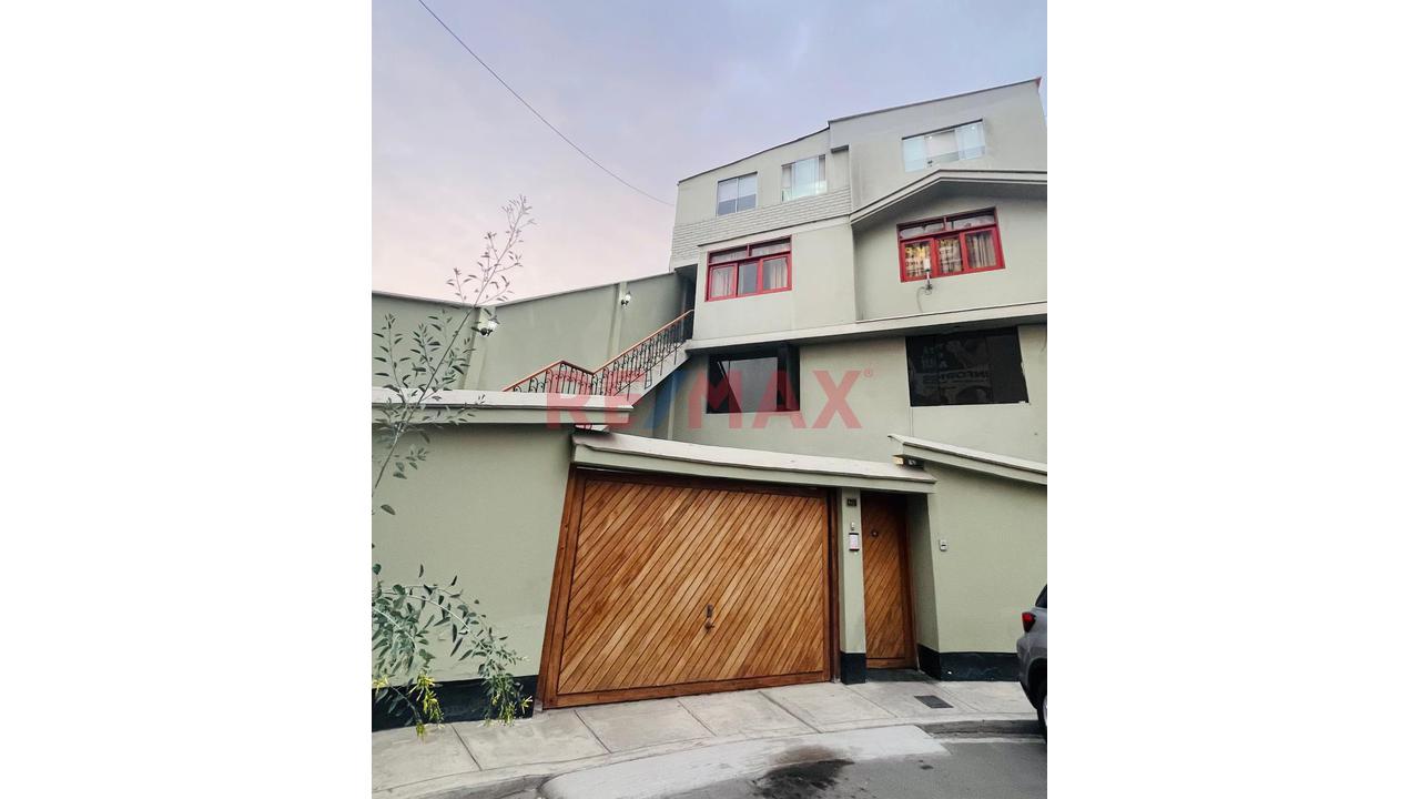 Amplia Casa En Alquiler En Fundo De Villa Condominio Privado Con Seguridad 24/7