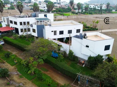 Venta de Casa en Santa Rosa - Lima 6 Dormitorios 