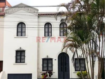 Casa De 2 Plantas En San Isidro | 131 M² De Terreno | 200 M² Construidos