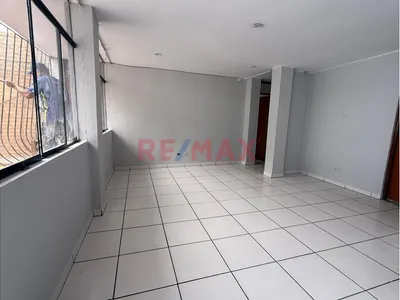 Alquiler Departamento Frente A Parque, Buen Precio, Buena Ubicacion, La Perla