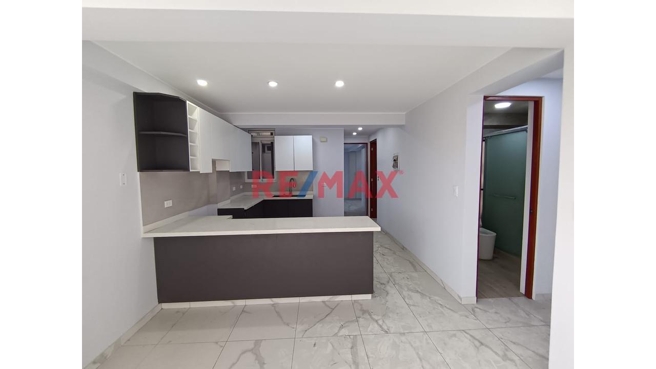 Venta De Moderno Departamento En Gamarra La Victoria