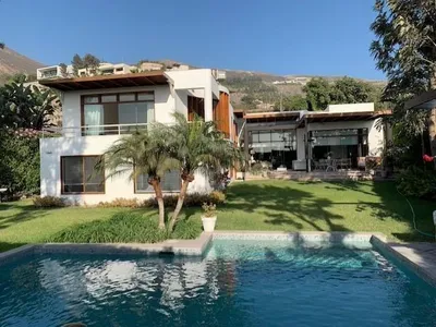 Venta de Casa en Santiago de Surco - Lima 4 Dormitorios