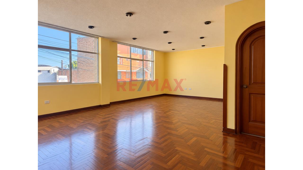 🔥 **¡Precio De Remate En Bellavista! Dúplex Con Gran Potencial Por Solo Us$ 89,000** 🔥