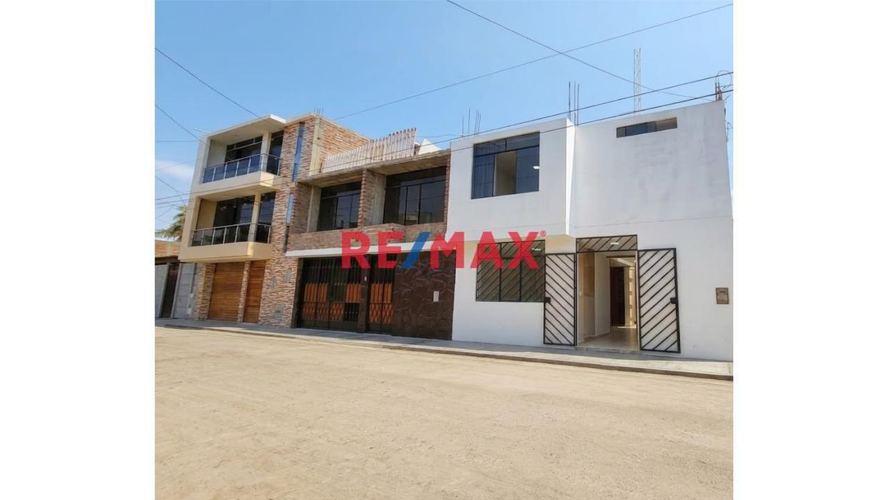 Casa De 2 Pisos + Azotea En Venta En La I Etapa De Las  Palmeras | Ica