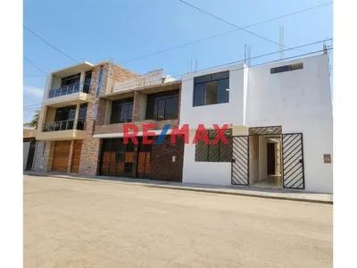 Casa De 2 Pisos + Azotea En Venta En La I Etapa De Las  Palmeras | Ica