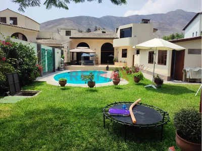 Casa En Venta En La Molina - 4 Dormitorios Con Piscina, Jardín