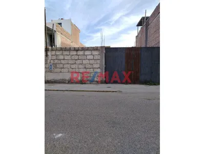 En Venta Terreno Frente Al Mercado Alto Porongoche - Paucarpata
