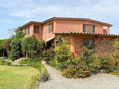 Venta de Casa en Pachacamac - Lima 5 Dormitorios