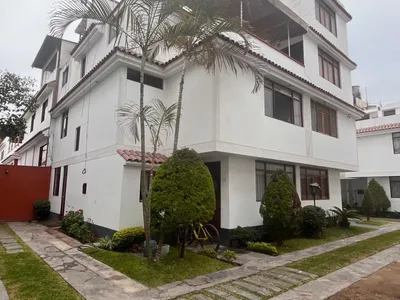 Venta de Casa en Santiago de Surco - Lima 4 Dormitorios