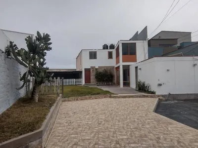 Venta de Casa en Chorrillos - Lima 4 Dormitorios
