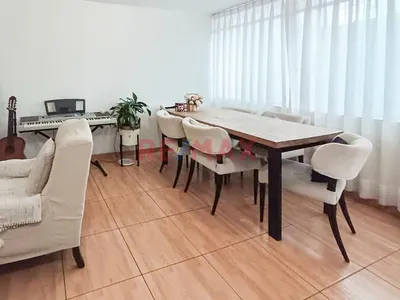 🚨Casa De 3 Pisos En Plena Av. Alcides Carrion A 01 Cdra De Mayolo En Smp🚨