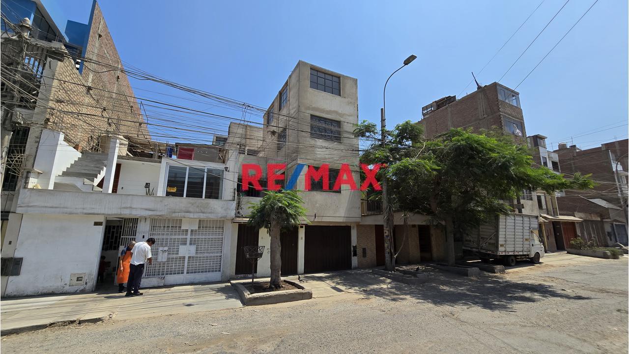 ¡Venta De Ocasión! En Urb. San Diego - Smp. Casa De 5 Pisos