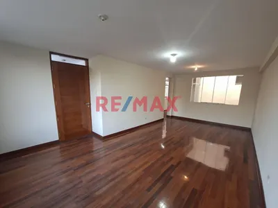 Lindo Departamento En Venta– Santiago De Surco - A Pasos Del Parque Ecologico Loma Amarilla