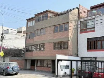 Venta de Departamento en Santiago de Surco - Lima 4 Dormitorios