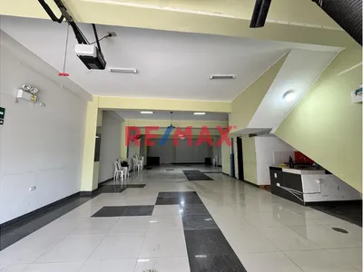 Local Comercial En Alquiler En Villa María Del Triunfo | 139 M²