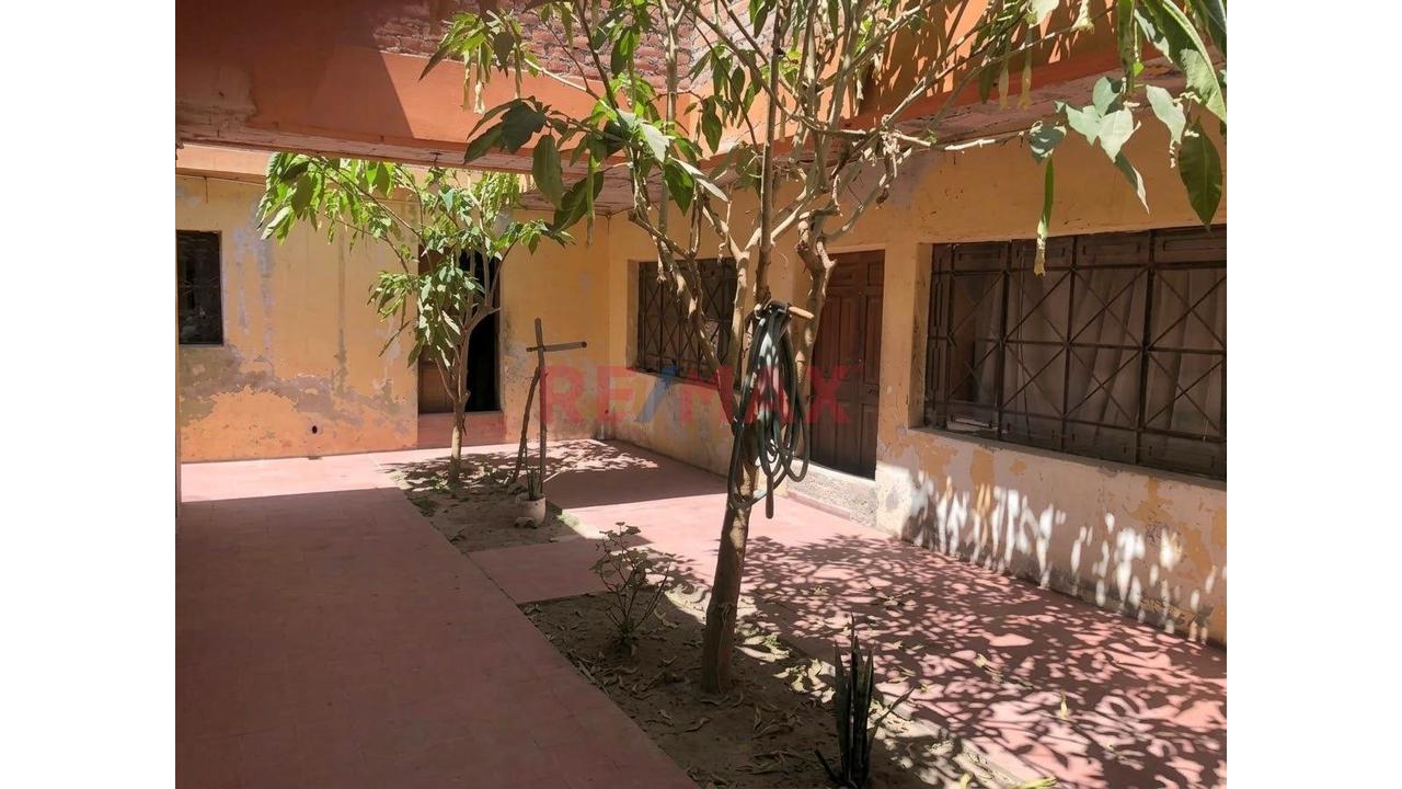 Vendo Casa A Precio De Terreno En Excelente Ubicación De Mariano Melgar
