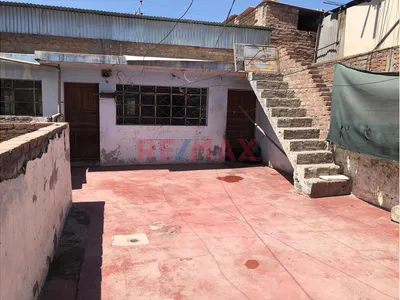 Vendo Casa A Precio De Terreno En Mariano Melgar