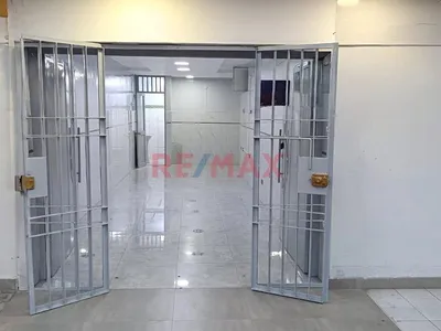 Alquilo Local Comercial 27.40 M2 En Centro De Chimbote