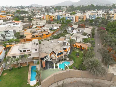 Venta de Casa en Santiago de Surco - Lima 6 Dormitorios 