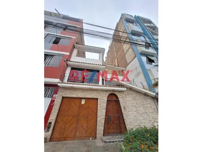 ¿Buscas Una Casa Amplia, Bien Ubicada Y Que Puedas Diseñar A Tu Propio Gusto? ¡Esta Es Tu Oportunidad En La Urb. Coopip! Una Propiedad Con Estructuras Sólidas, Ambientes Generosos Y Una Conectividad E