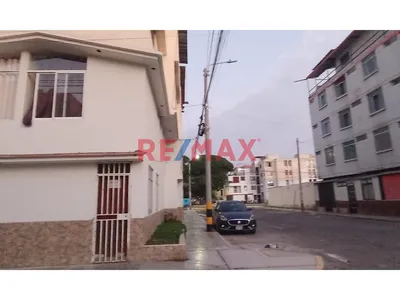 Alquilo Local Comercial En Urb, Los Pinos 25Mt S/1300