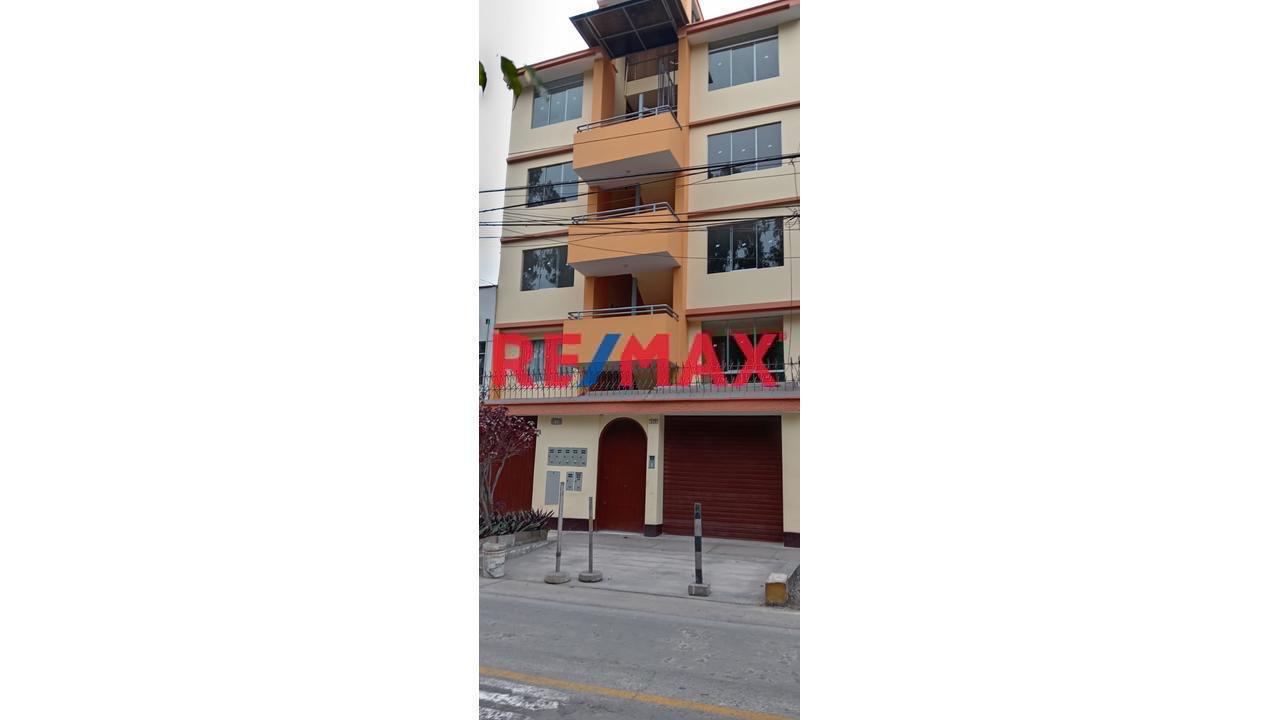Venta De Departamento Triplex  -  Urb. Villa Jardin - San Luis