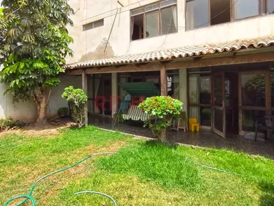 Amplia Casa De 221M² En San Miguel - 3 Cocheras Y Jardín Interno - Ideal Familias Grandes O Inversión.