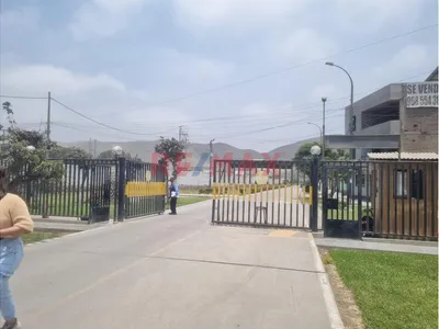 Vendo Casa De 3 Pisos + Azotea En Zona Residencial Urbanizacion Brisas De Oquendo Br