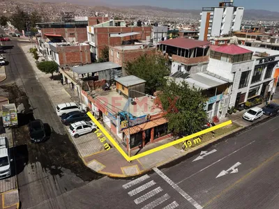 Local Comercial En Esquina -  En Alquiler Cayma
