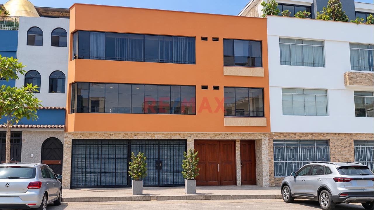 Venta Exclusivo Triplex Con Terraza Y Amplia Cochera Santa Patricia La Molina