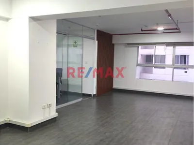 Venta De Oficina En Edif Empresarial De La Urb Santa Beatriz
