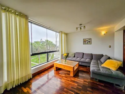 Venta de Departamento en Santiago de Surco - Lima 4 Dormitorios