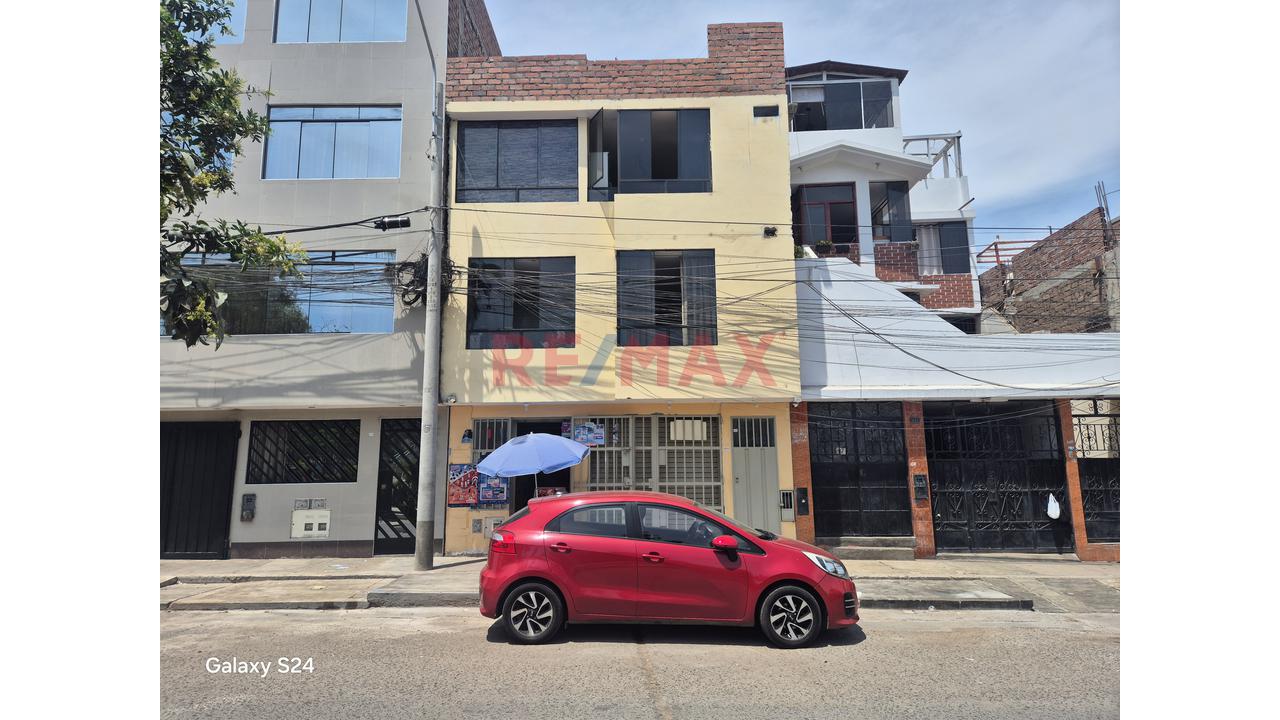Edificio Rentable En Urb. Pacífico Smp: Local Comercial + 5 Departamentos (Pisos Independientes)