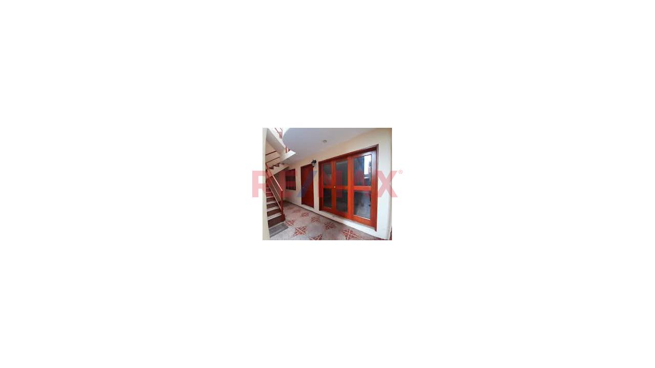 Se Vende Linda Casa En Asociacion Bellas Artes. Campoy S.J.L.